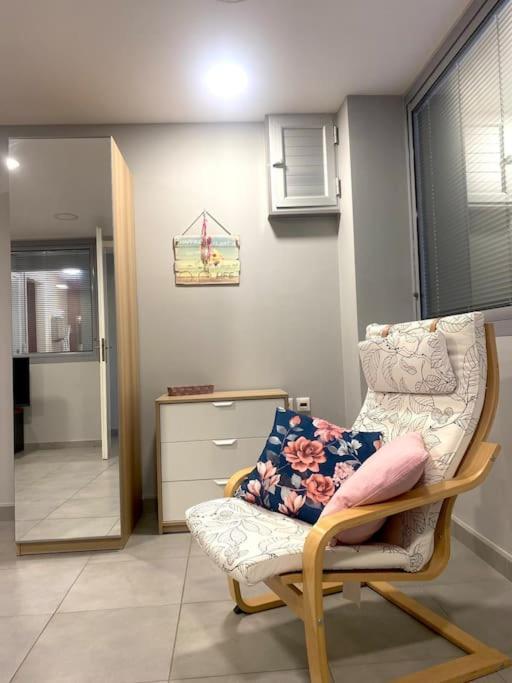 Cozy Apartment Near To The Airport Kouvaras Exterior photo